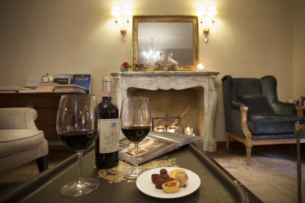 Corte Gondina Boutique Hotel La Morra Eksteriør billede