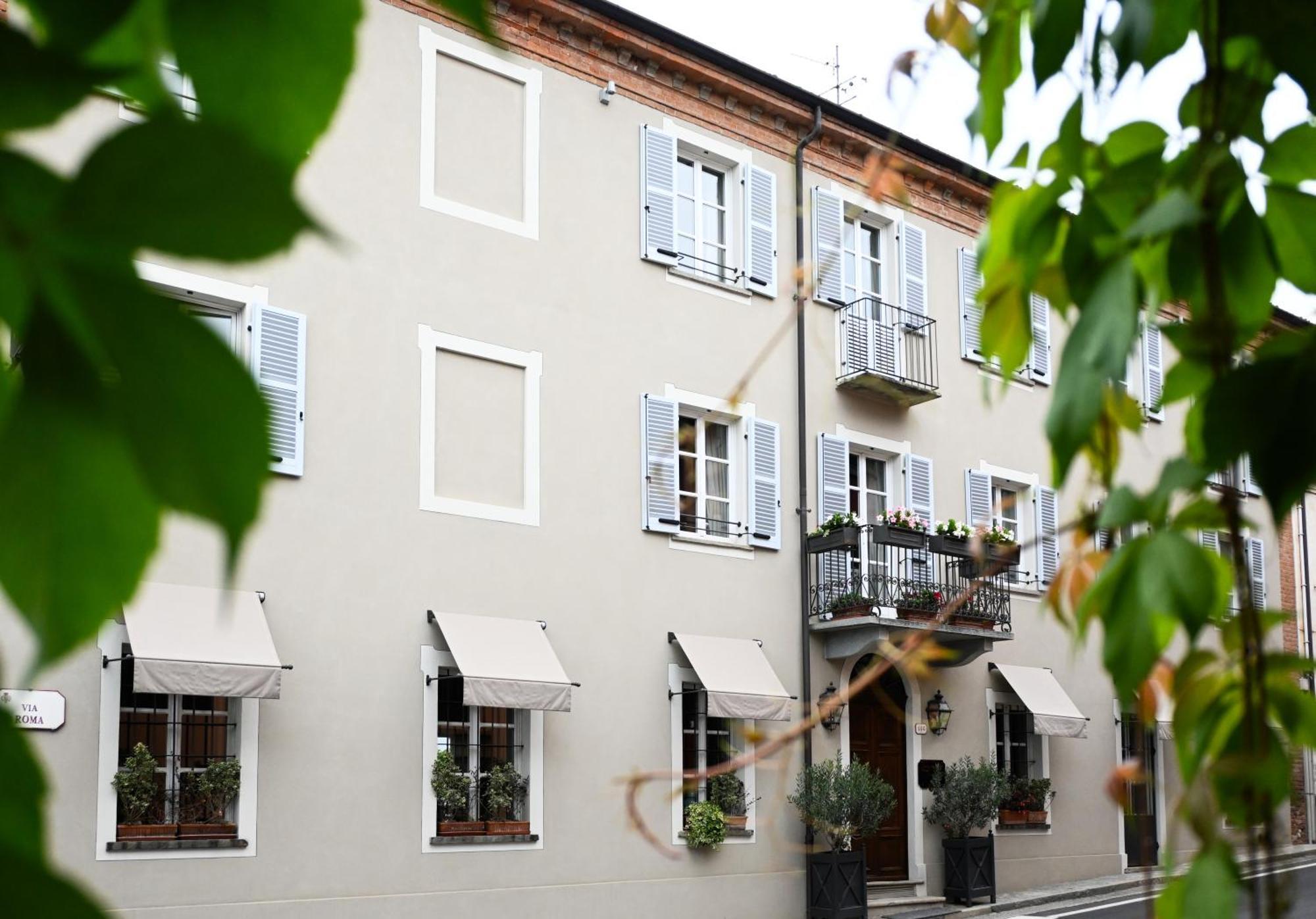 Corte Gondina Boutique Hotel La Morra Eksteriør billede