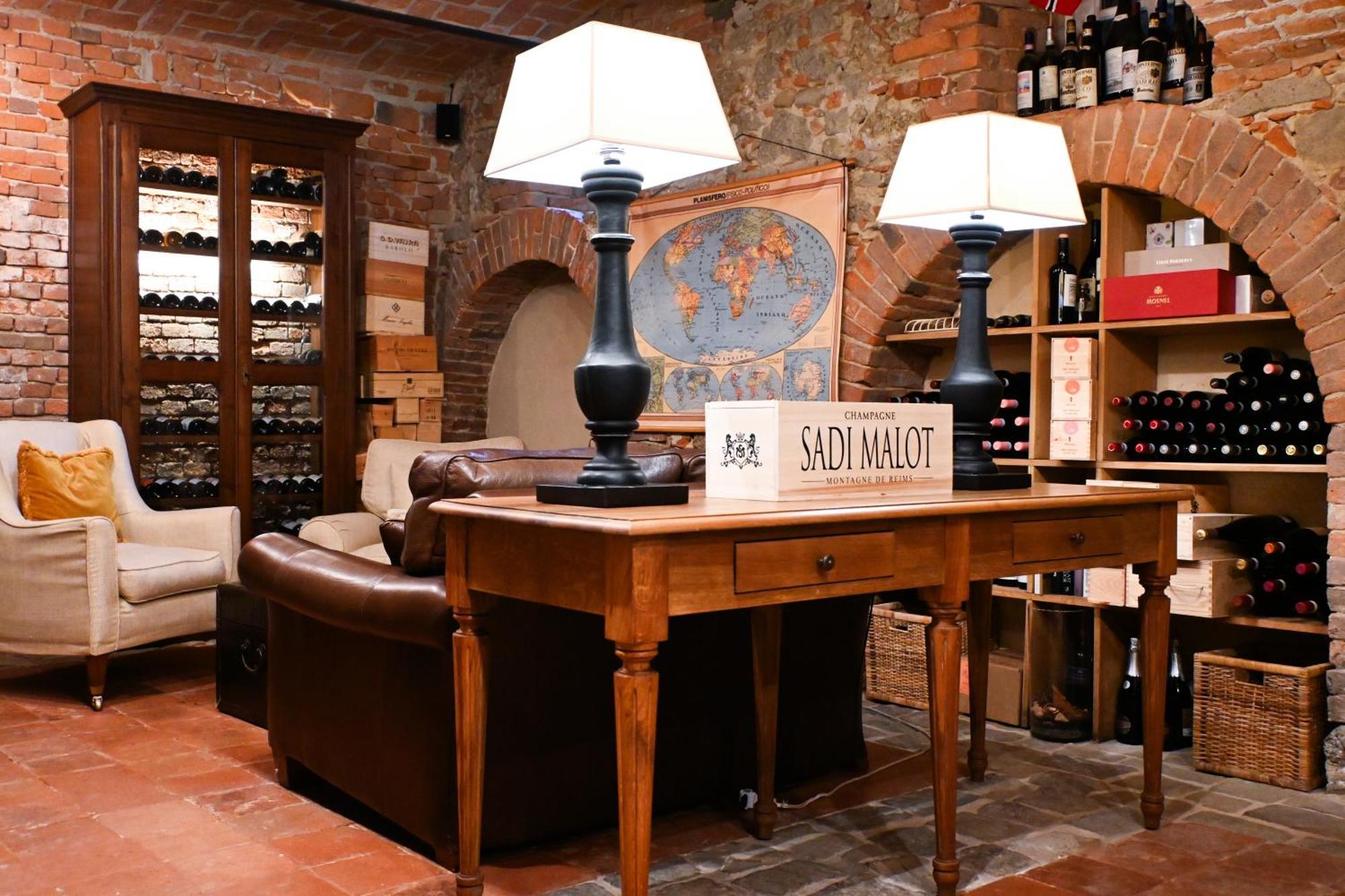 Corte Gondina Boutique Hotel La Morra Eksteriør billede