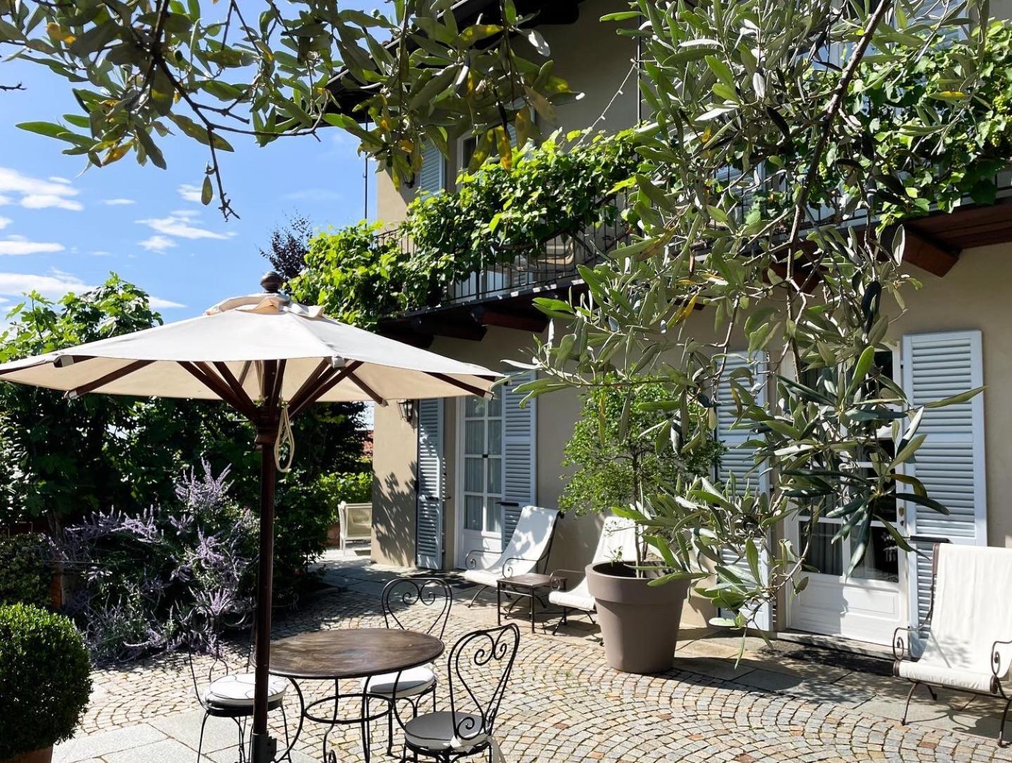 Corte Gondina Boutique Hotel La Morra Eksteriør billede